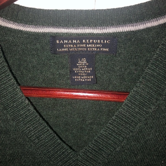 BANANA REPUBLIC Men's Premium V-Neck Sweater - Picture 2 of 2